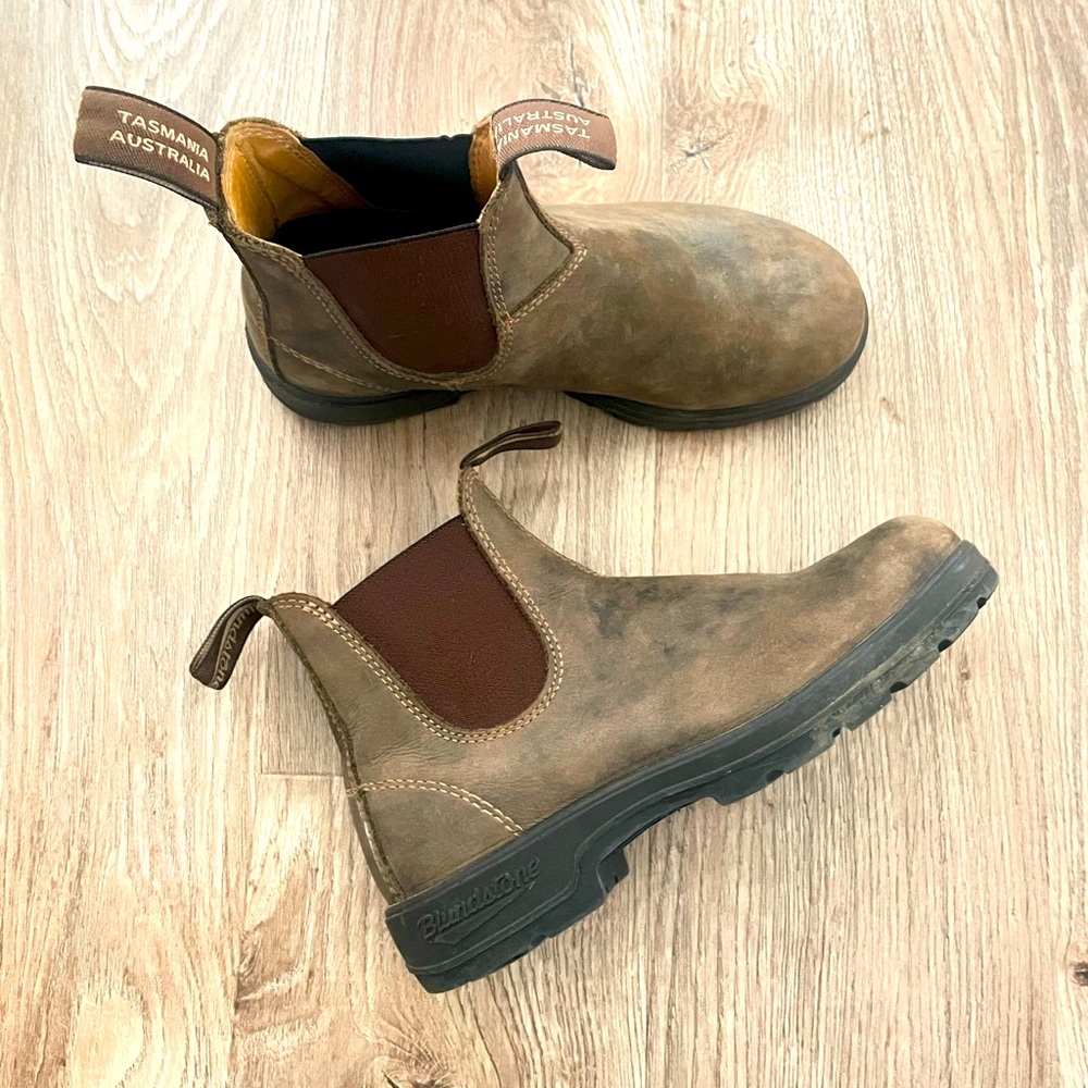 Size 3 1/2 (6 1/2 womens) blundstones